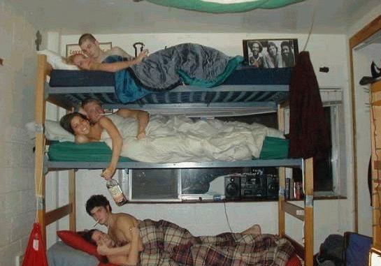 а вот так мы спали... в тесноте да не в обиде.. :)