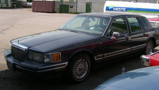 lincoln_towncar1994a.jpg