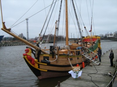 libava.jpg (228.55 КБ) 2609 просмотров Вот такой кораблик у нас. Сделанный на заказ в Питере